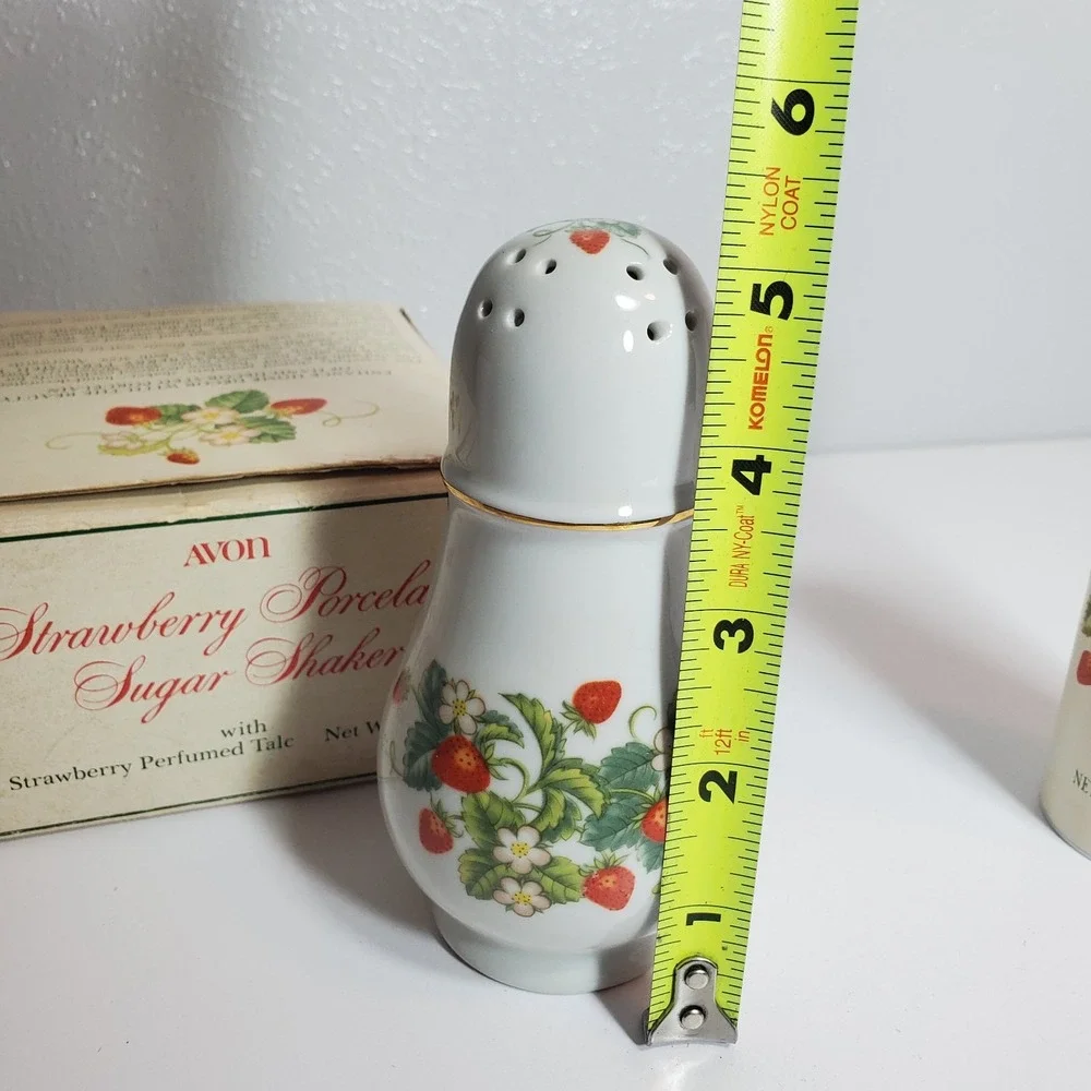 VTG 1979 Avon Porcelain Strawberry Sugar Shaker 22k Gold Trim W/Talc In Box‎